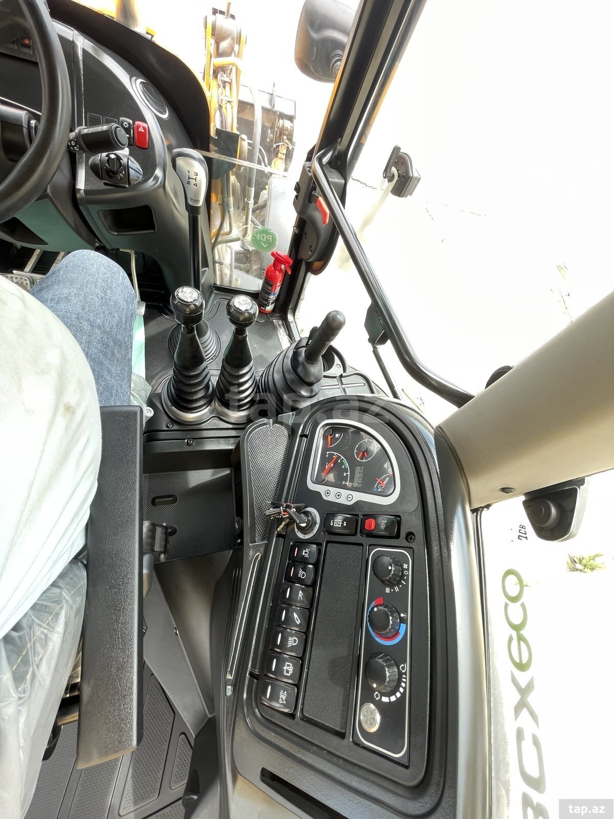 Ekskavator-yükləyici JCB 3CX, 2024 il (9)