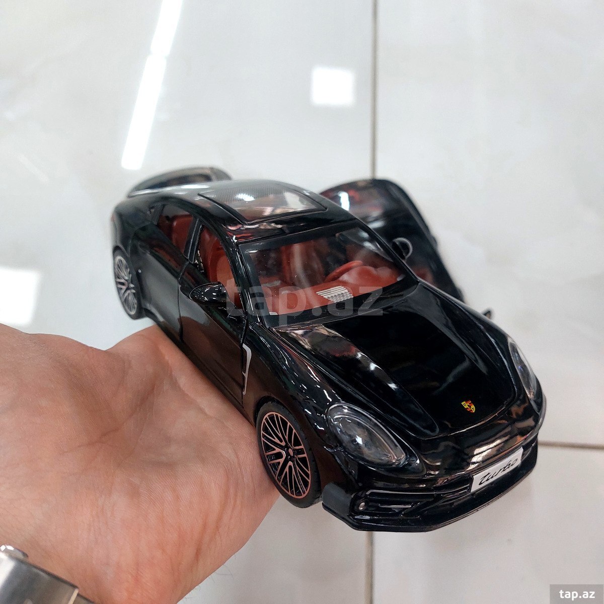 Porsche Panamera Turbo S(1/24)