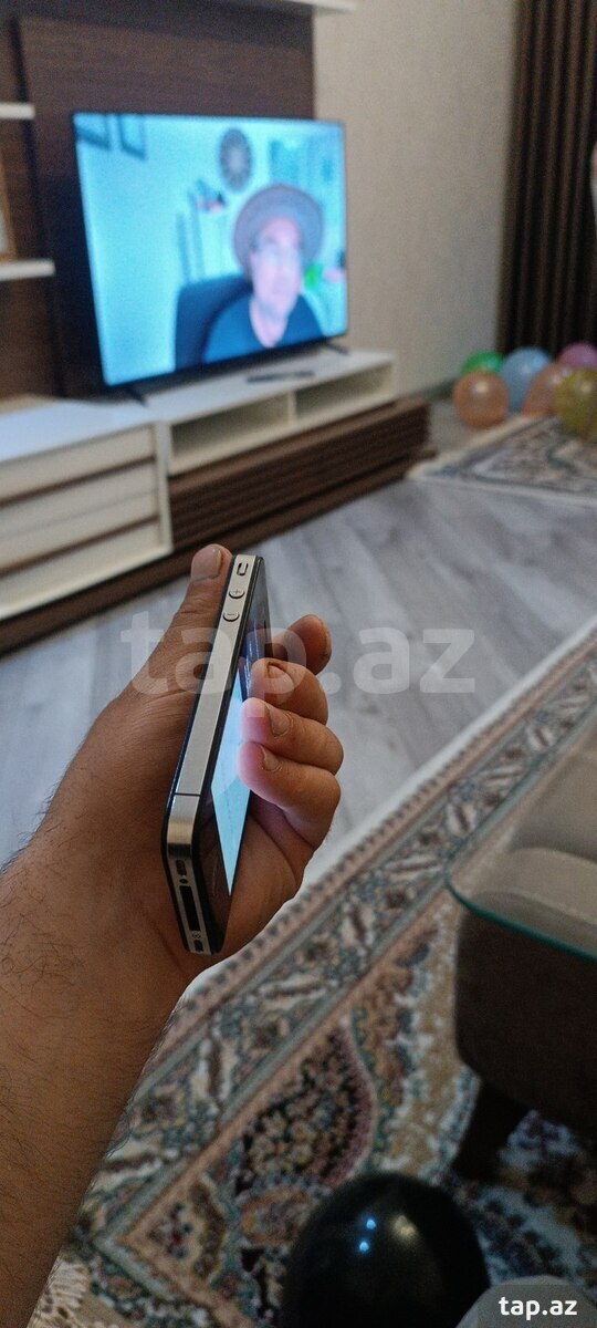 Apple iPhone 4 Black 16GB (3)