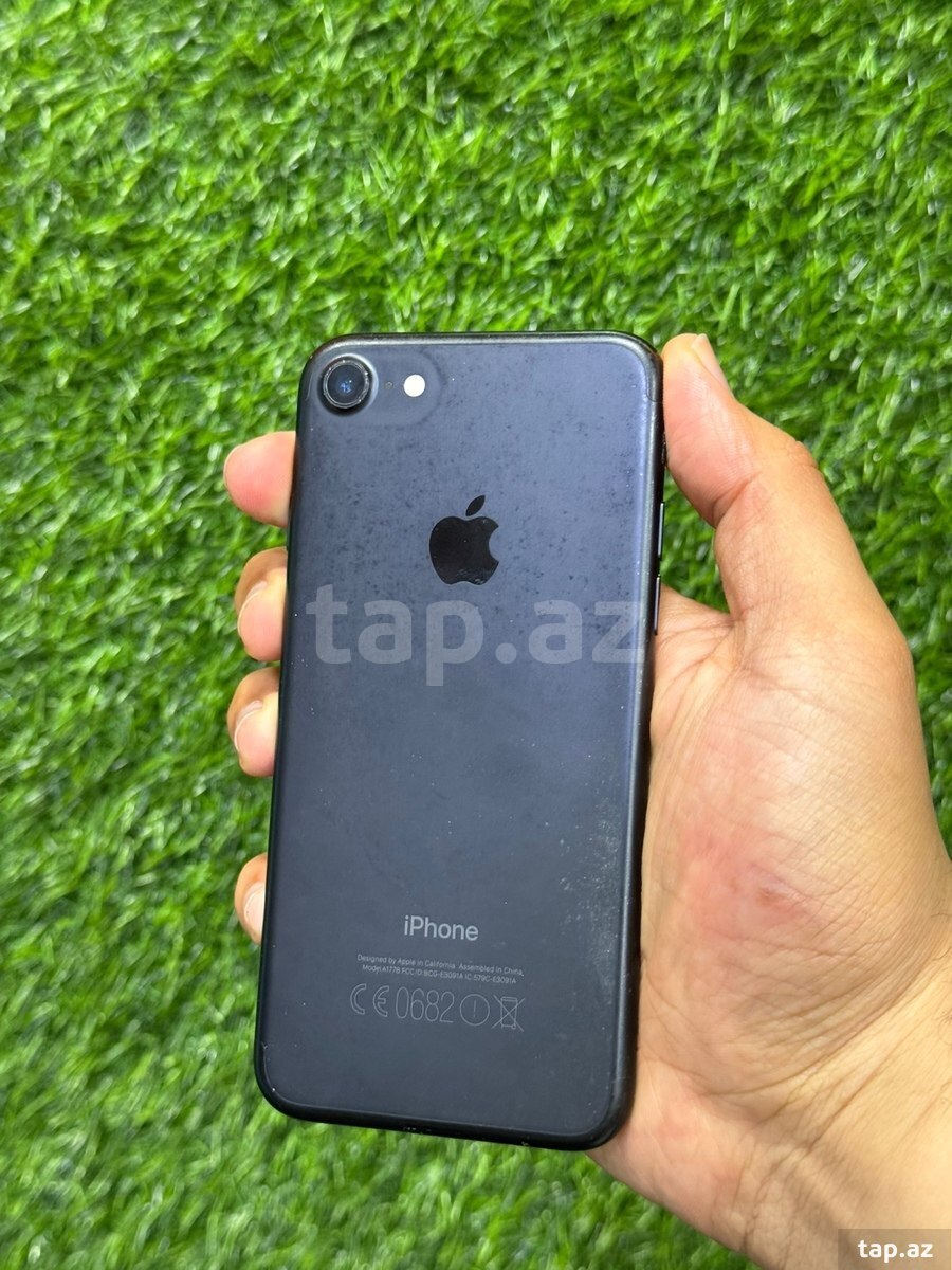 Apple iPhone 7 Black 32GB (2)