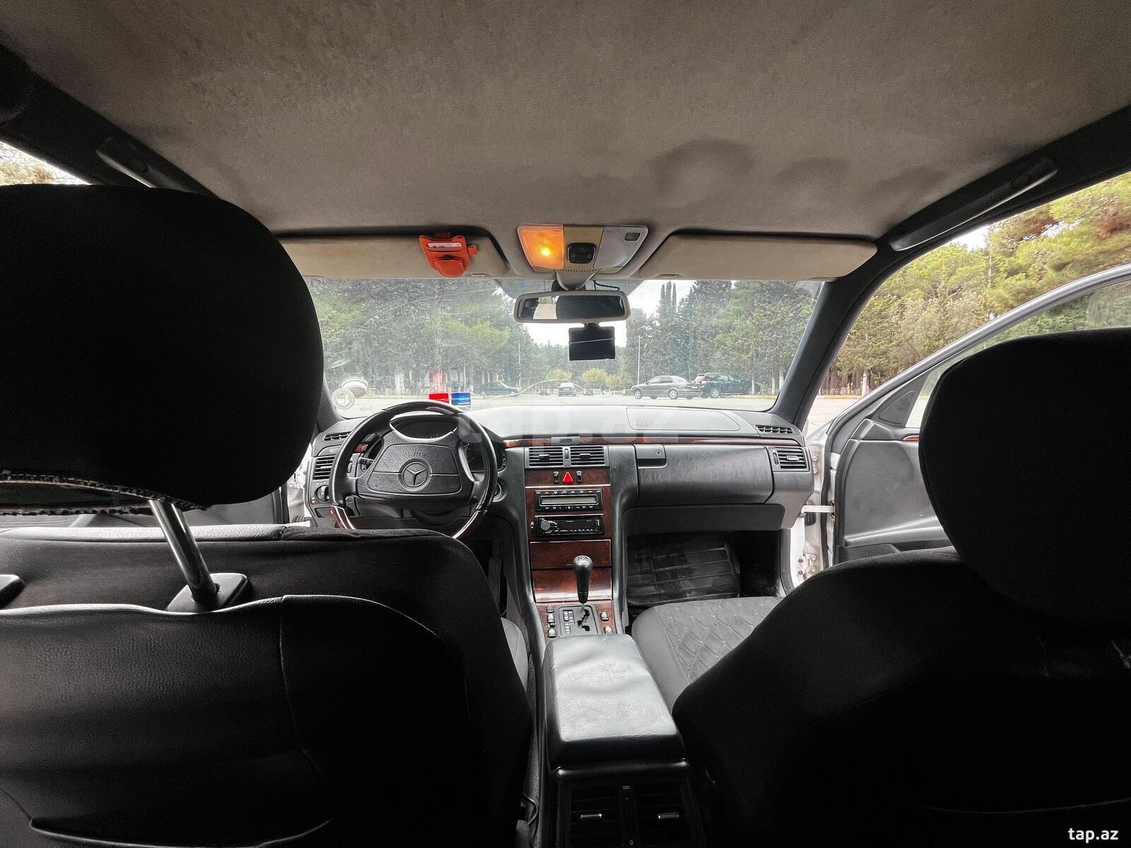 Mercedes E 300, 1997 il (4)