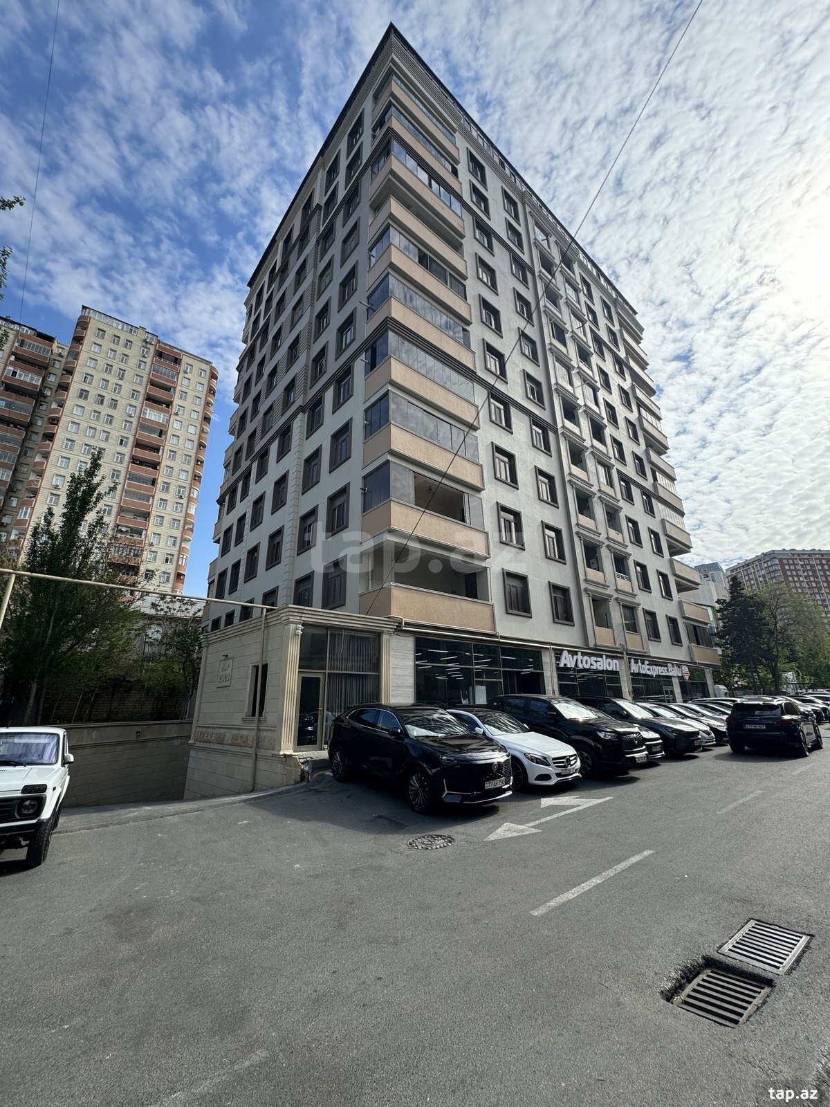 4-otaqlı yeni tikili, M.Əcəmi m., 143 m²