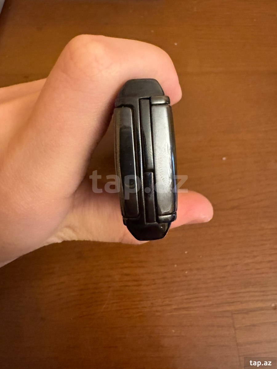 Vertu Signature S Design Clous de Paris PVD Black 4GB (9)