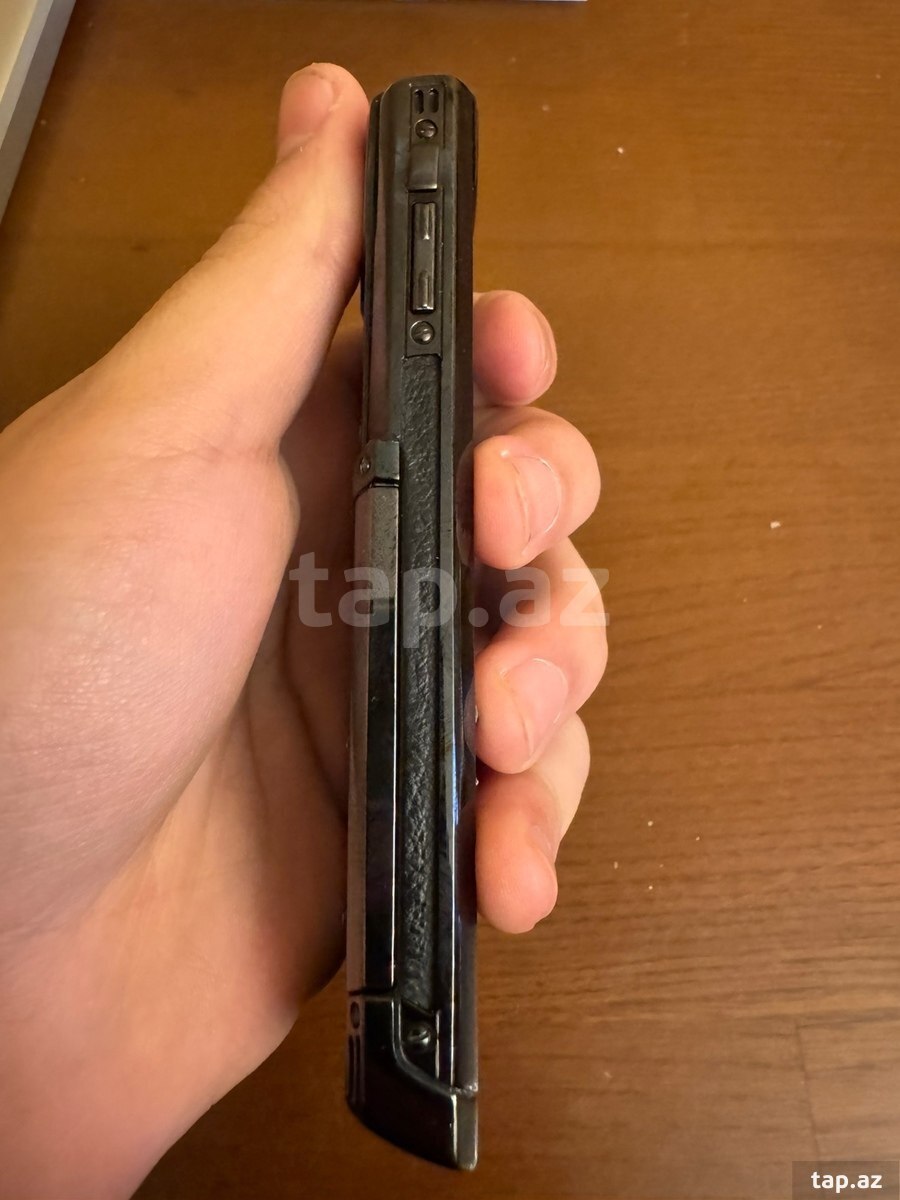 Vertu Signature S Design Clous de Paris PVD Black 4GB (10)