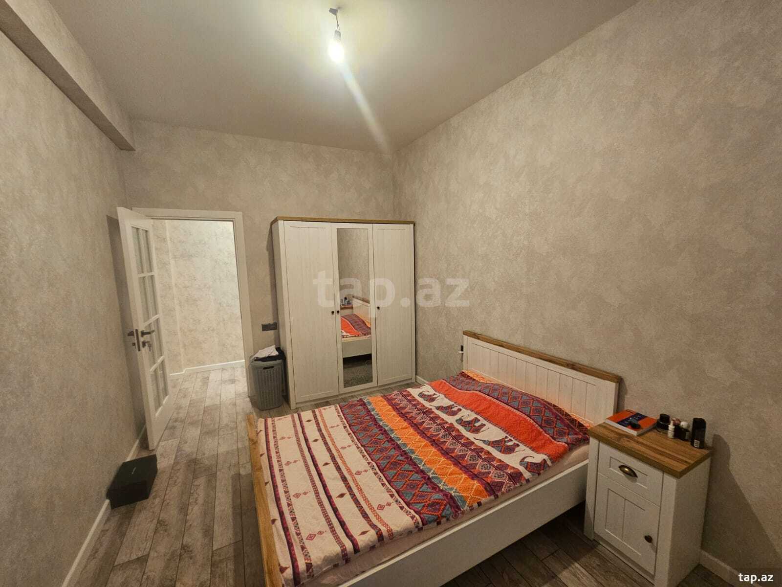3-otaqlı yeni tikili, E.Akademiyası m., 130 m²