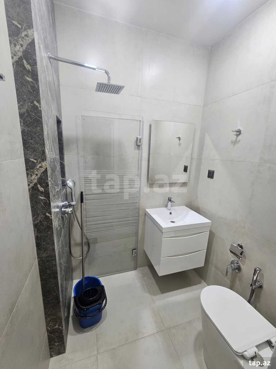 3-otaqlı yeni tikili, E.Akademiyası m., 130 m²