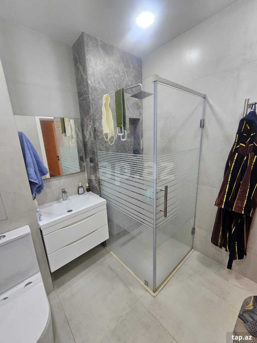 3-otaqlı yeni tikili, E.Akademiyası m., 130 m²