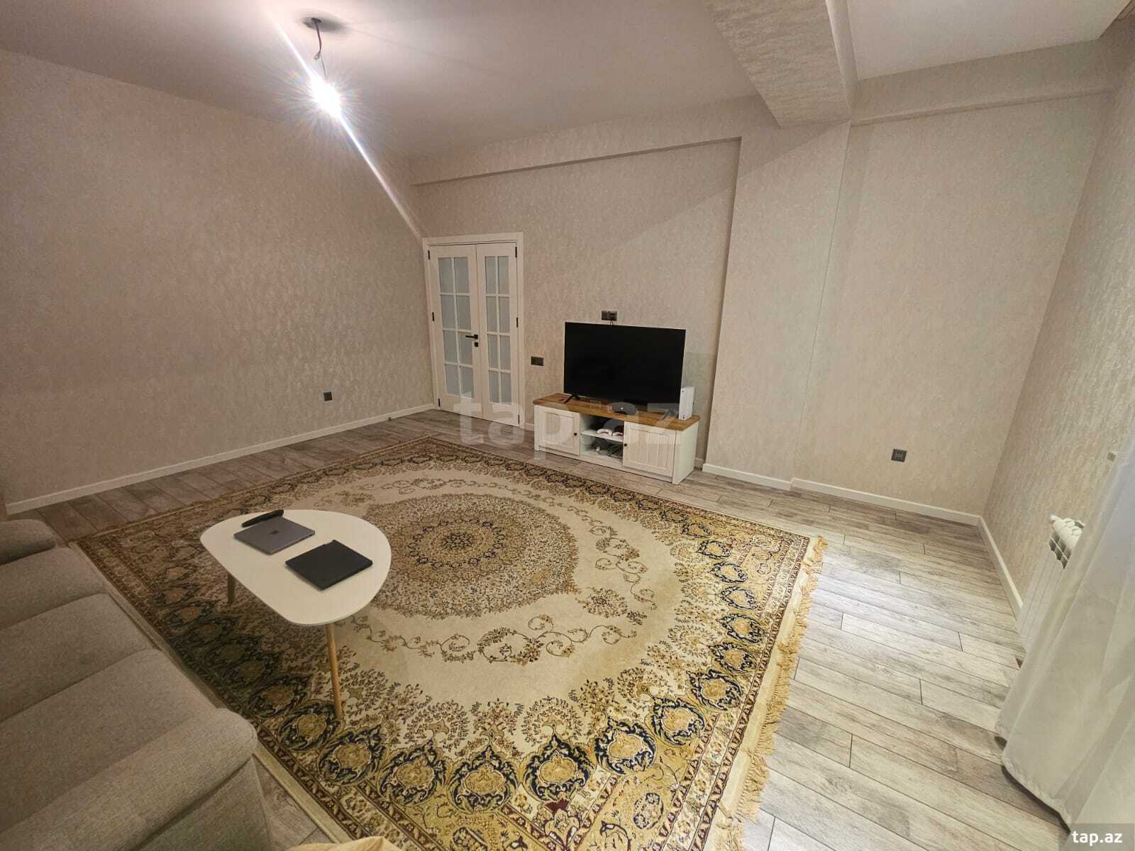 3-otaqlı yeni tikili, E.Akademiyası m., 130 m²