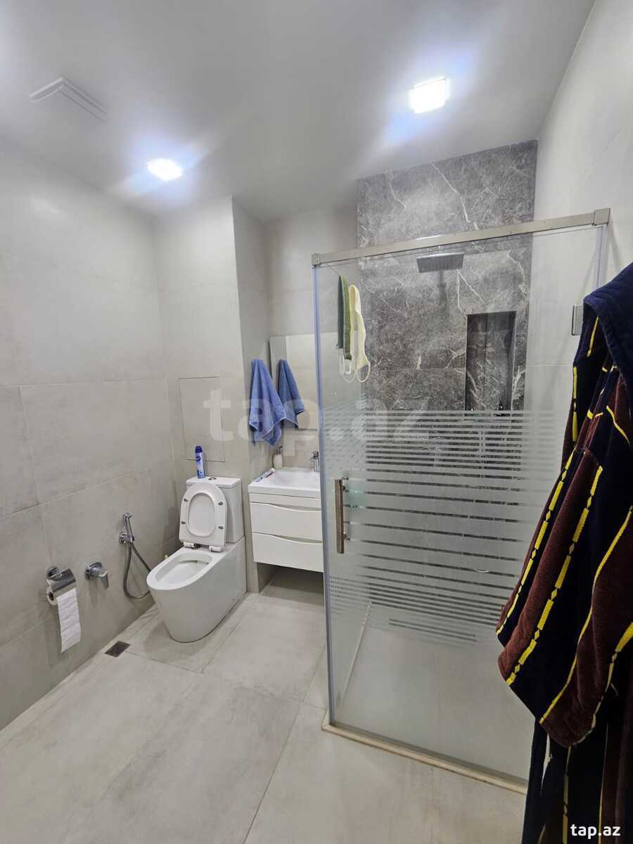 3-otaqlı yeni tikili, E.Akademiyası m., 130 m²