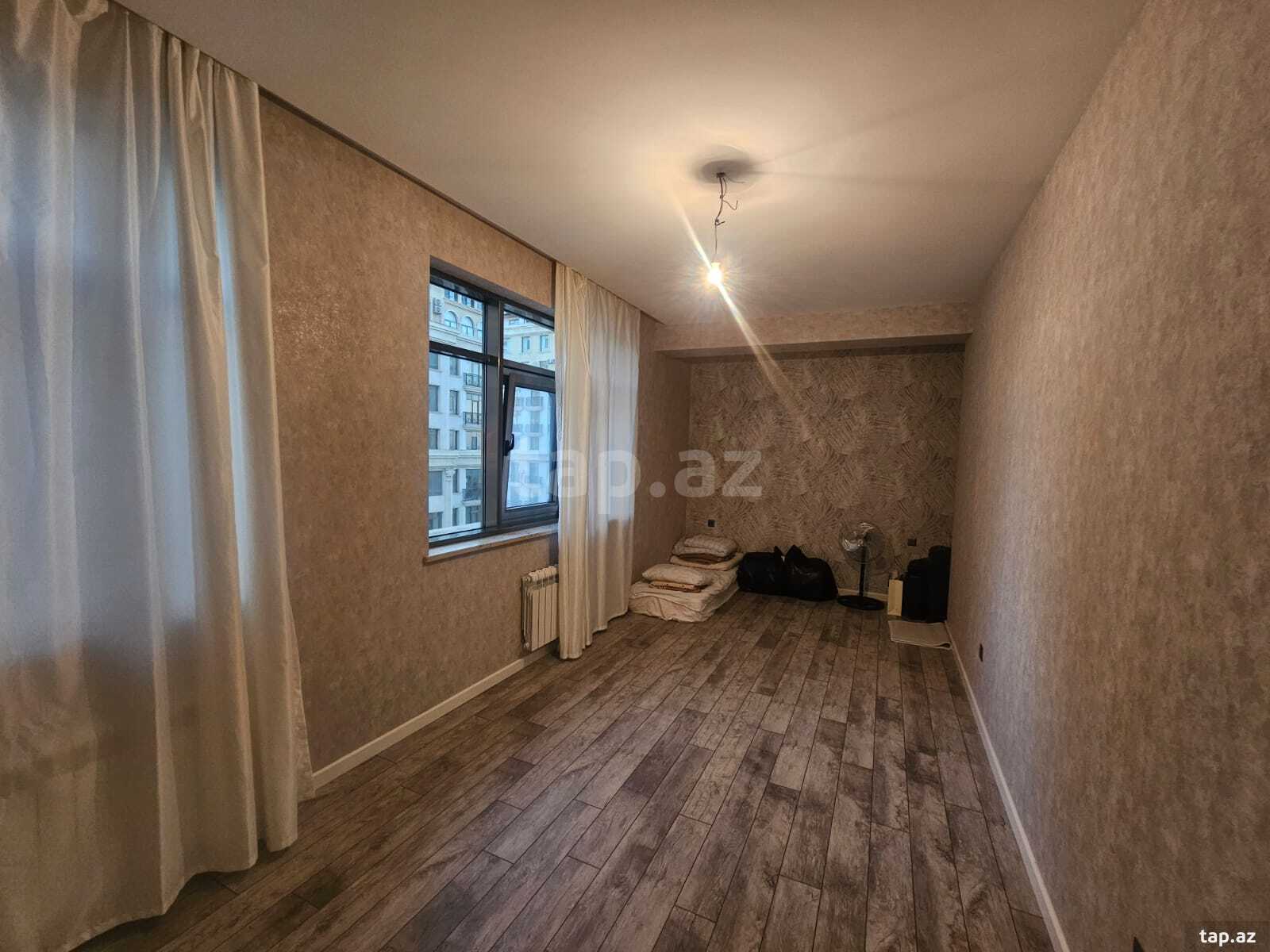 3-otaqlı yeni tikili, E.Akademiyası m., 130 m²