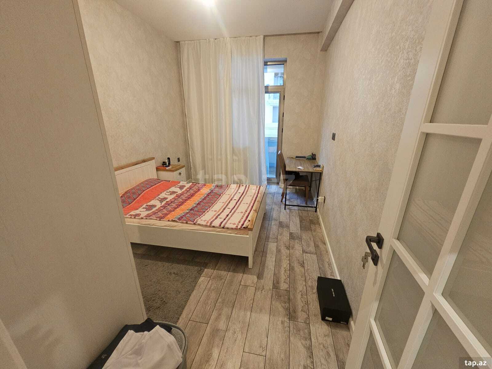 3-otaqlı yeni tikili, E.Akademiyası m., 130 m²