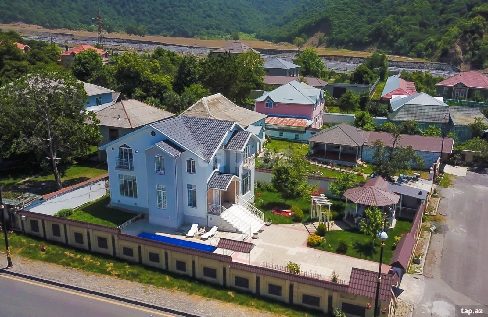 Həyət evi kirayə verilir, Qəbələ r. (20)