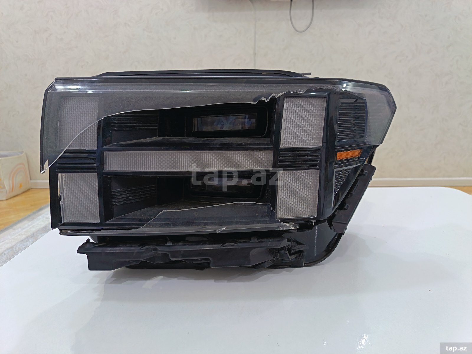 Hyundai Santa Fe 2024 sol farası