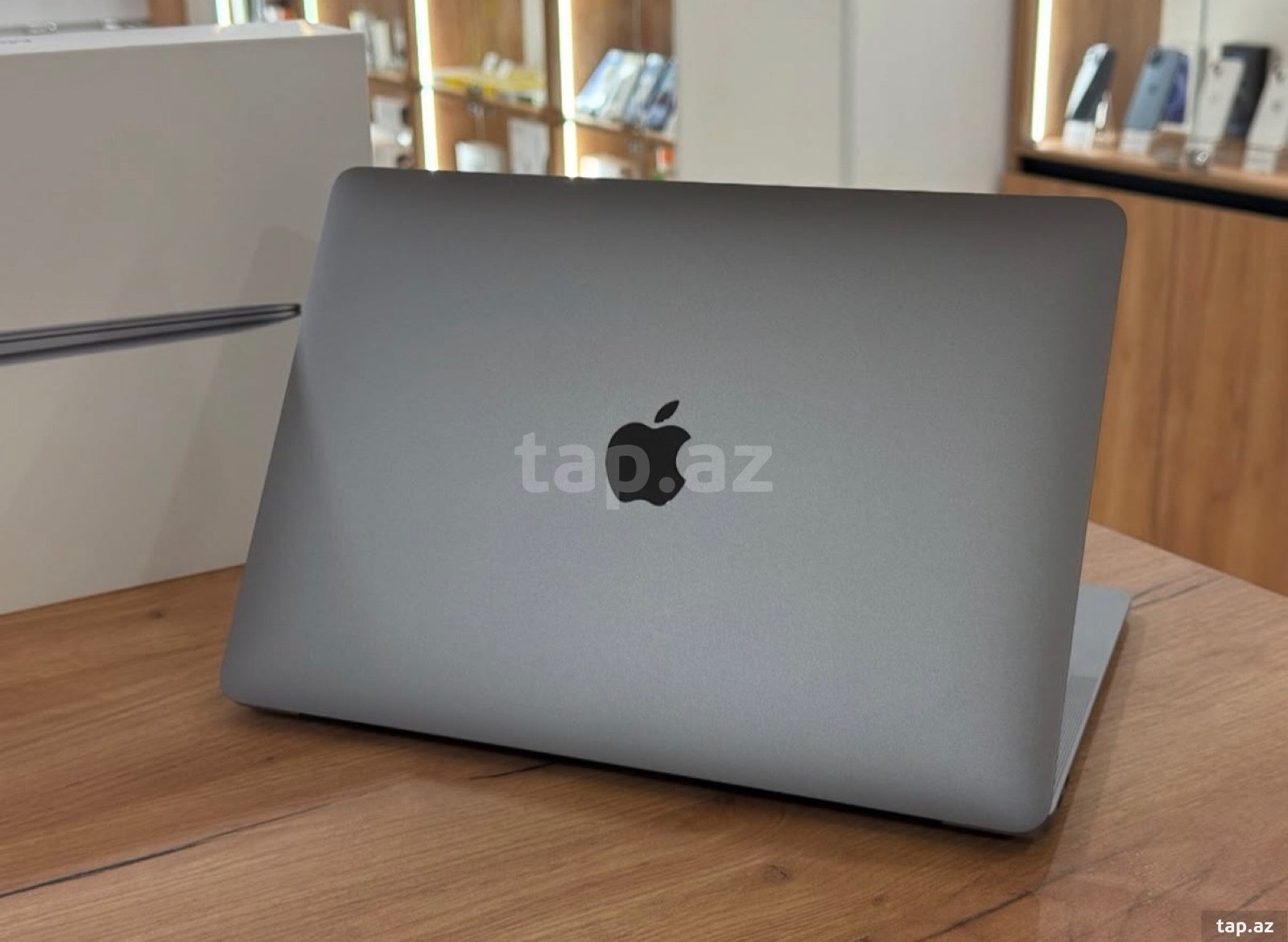 Apple Macbook M1 8/25GB (2)