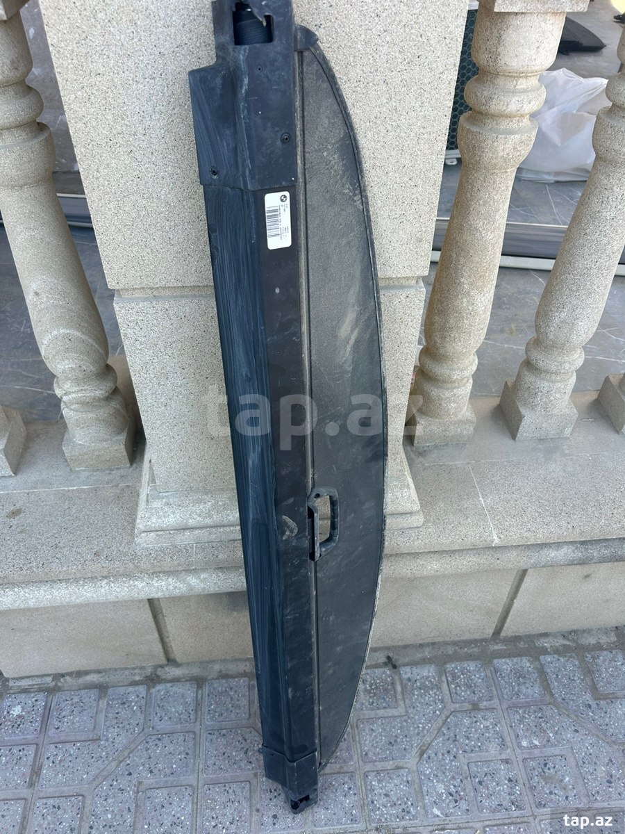 BMW X1 (F48) yük yeri jalüz