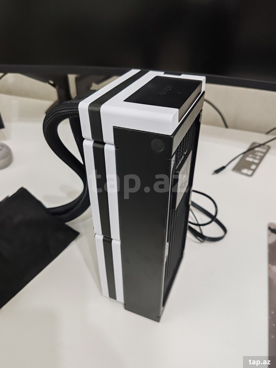 HYTE Thicc Q60 240 / 60 mm Android Water Cooling (9)