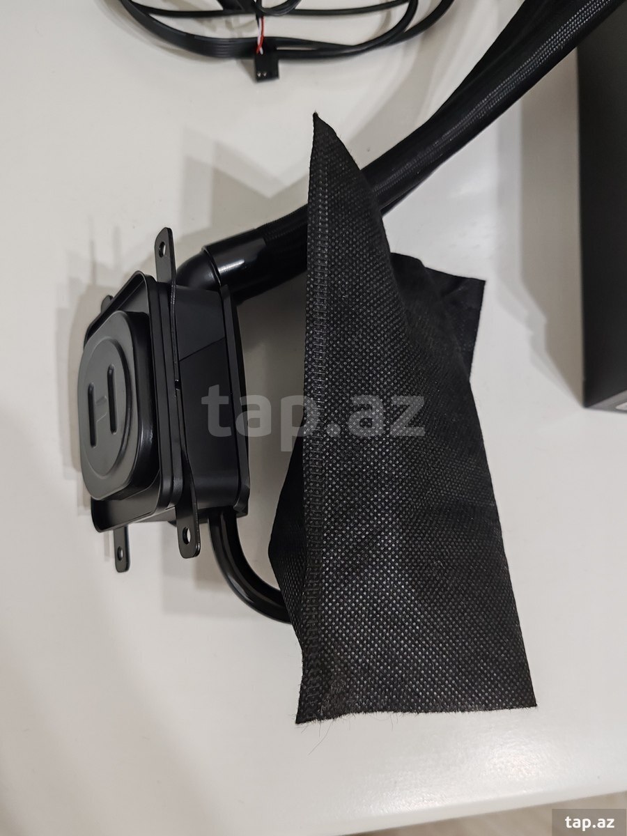 HYTE Thicc Q60 240 / 60 mm Android Water Cooling (6)