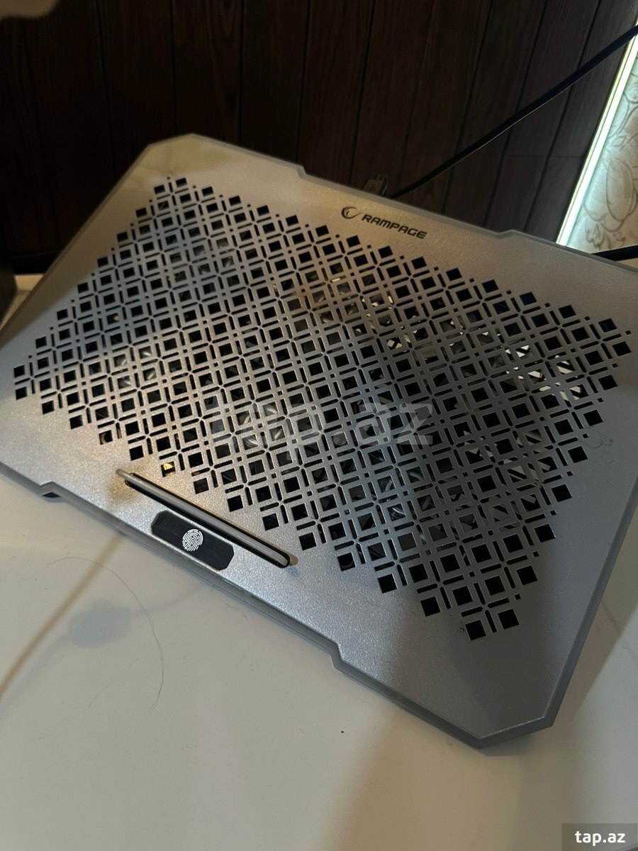 Rampage Freez laptop stand (2)