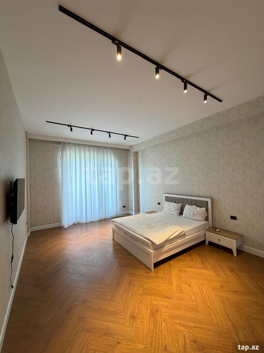 5-otaqlı yeni tikili, Üzeyir Hacıbəyli küç., 207 m²