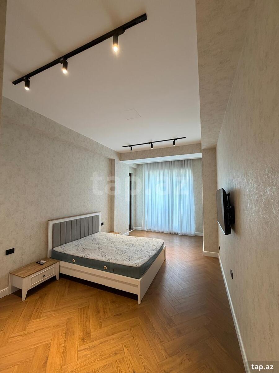 5-otaqlı yeni tikili, Üzeyir Hacıbəyli küç., 207 m²