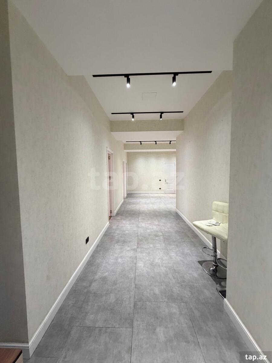 5-otaqlı yeni tikili, Üzeyir Hacıbəyli küç., 207 m²