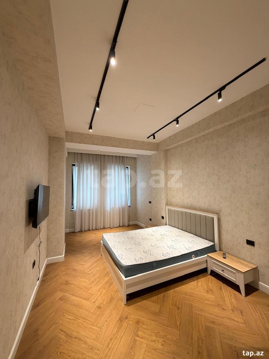 5-otaqlı yeni tikili, Üzeyir Hacıbəyli küç., 207 m²