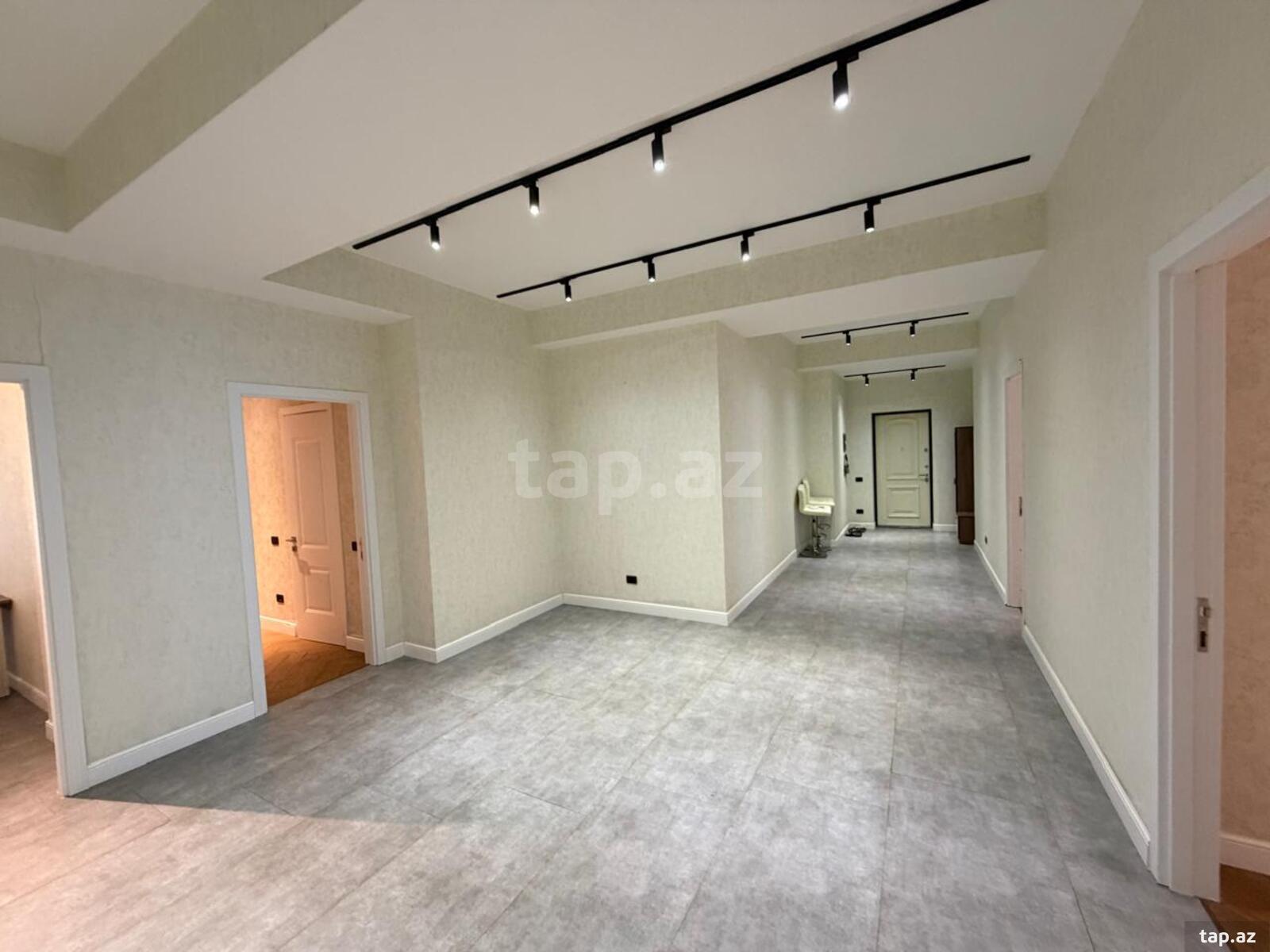 5-otaqlı yeni tikili, Üzeyir Hacıbəyli küç., 207 m²