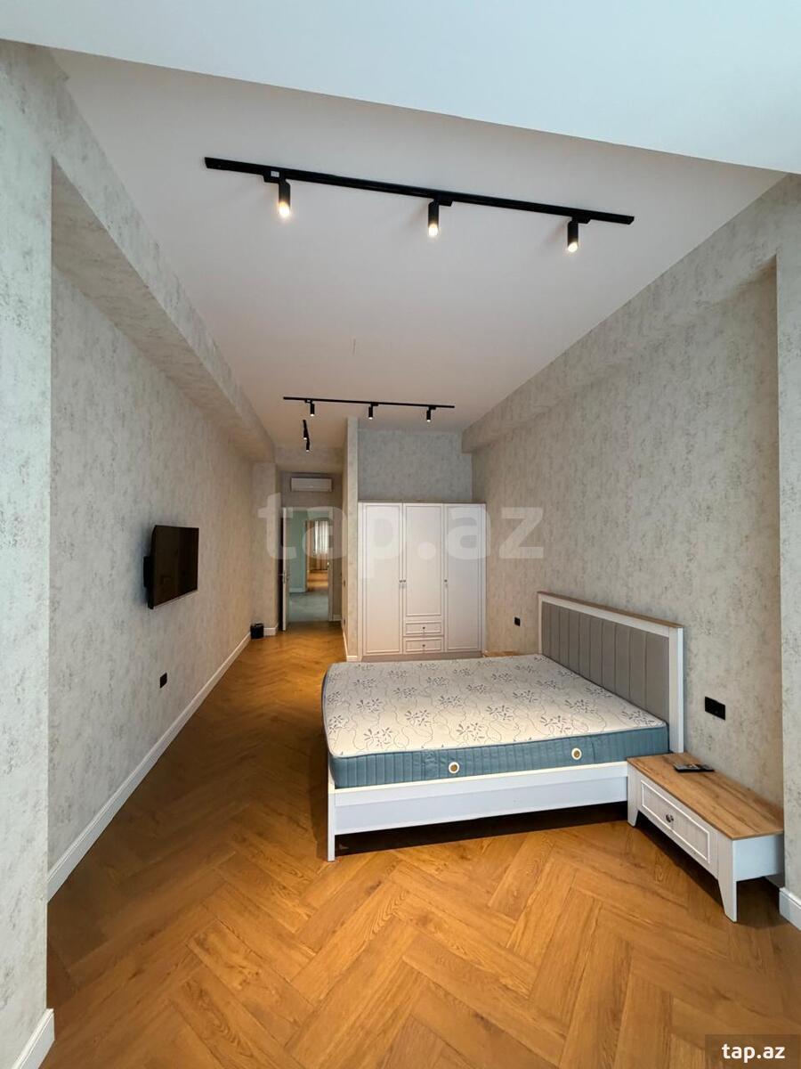 5-otaqlı yeni tikili, Üzeyir Hacıbəyli küç., 207 m²