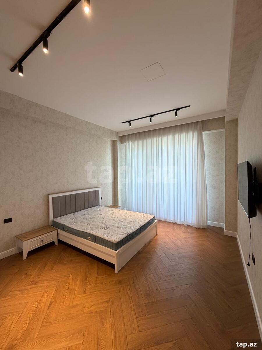 5-otaqlı yeni tikili, Üzeyir Hacıbəyli küç., 207 m²