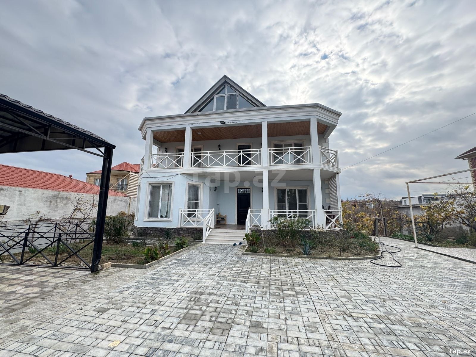 Bağ evi, Novxanı qəs.