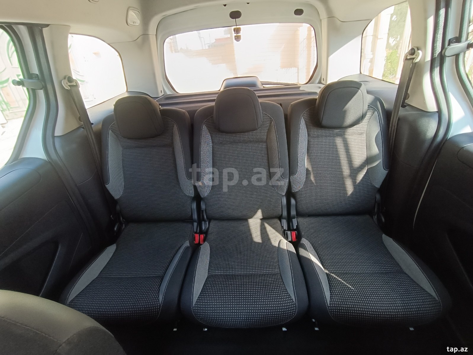 Peugeot Partner, 2017 il (10)