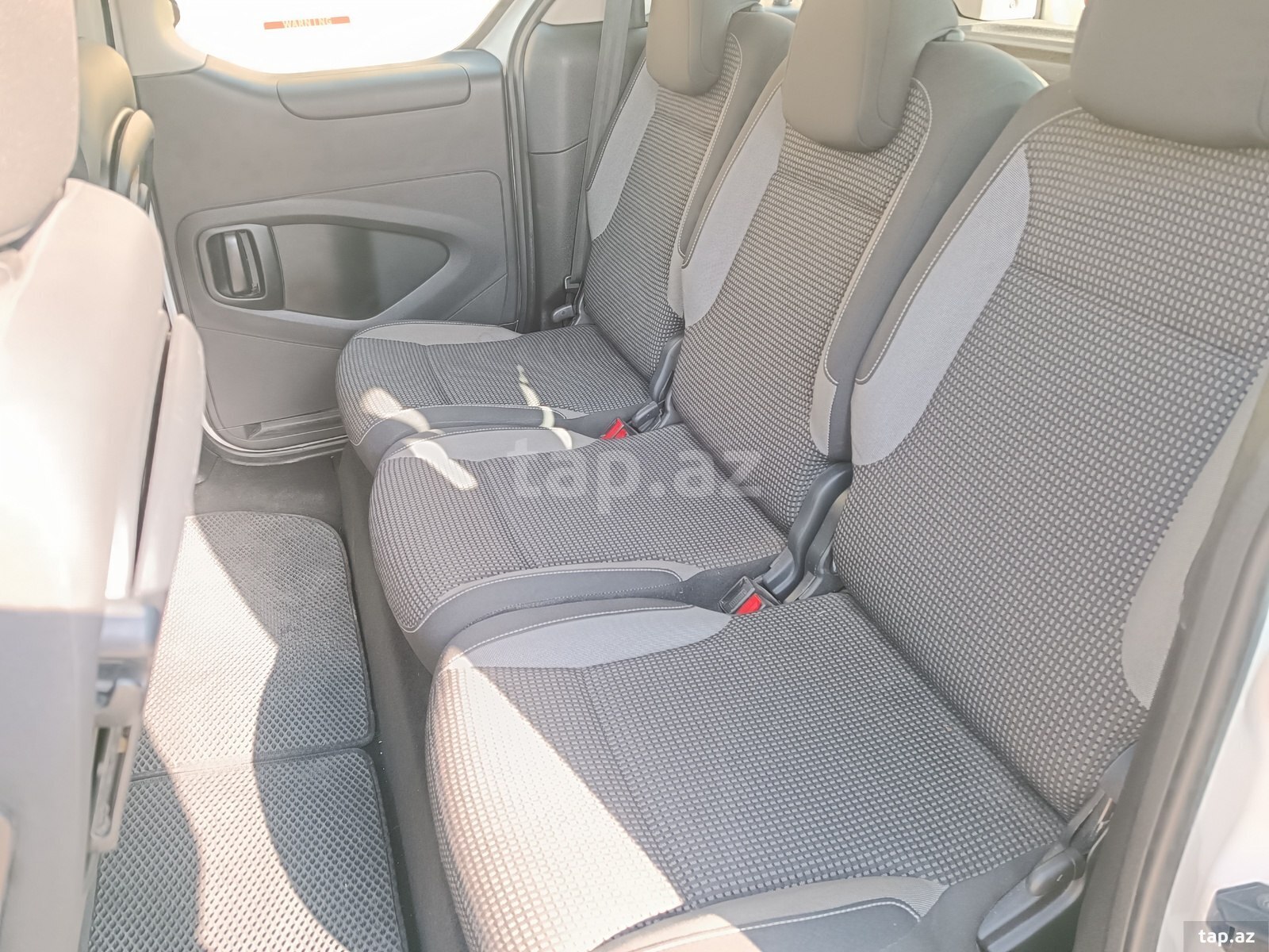Peugeot Partner, 2017 il (8)