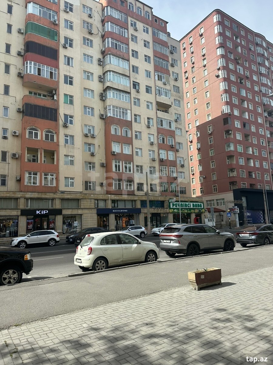 3-otaqlı yeni tikili, 8 mkr., 124 m² (2)