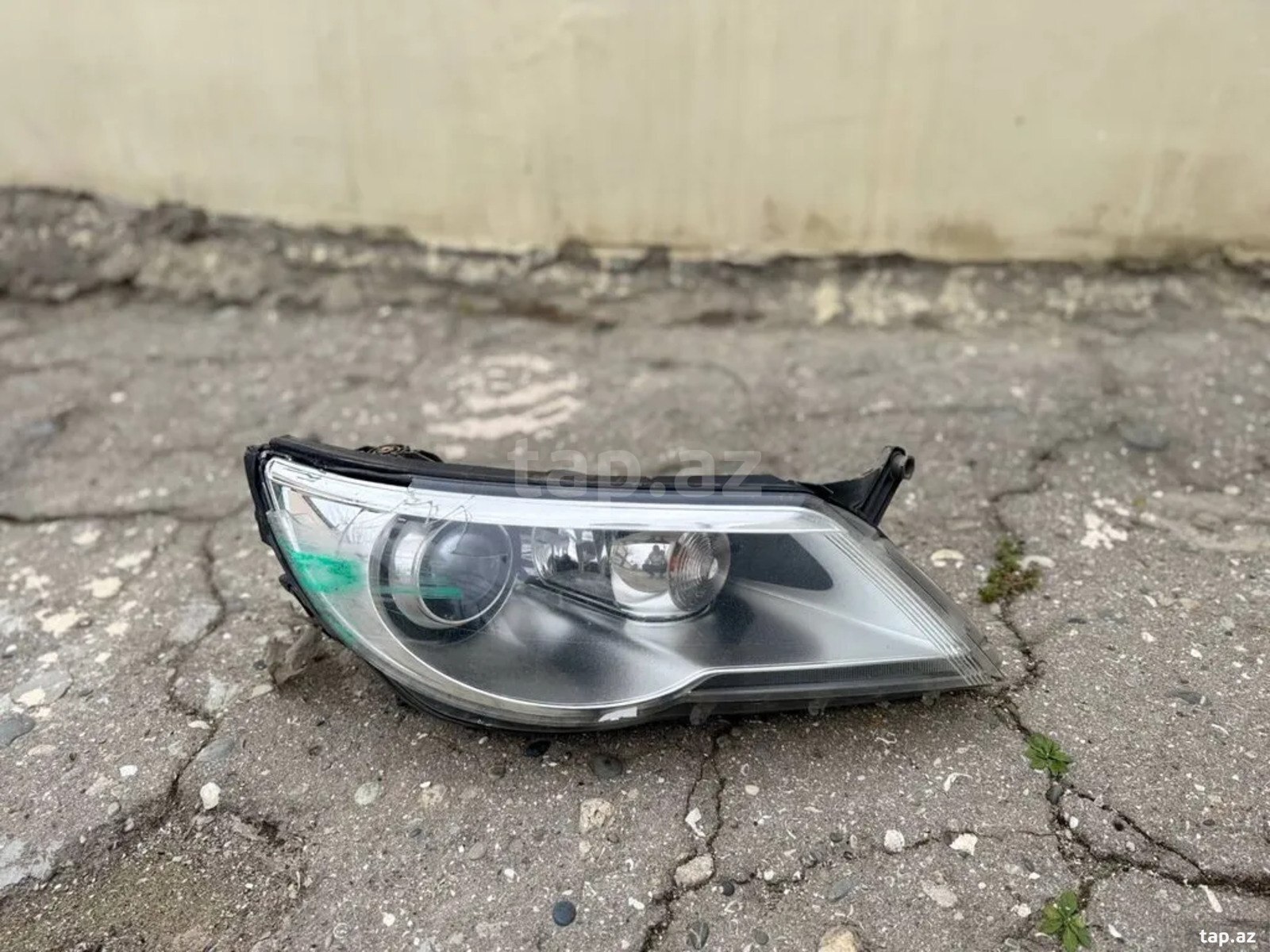 Volkswagen Tiguan sağ farası