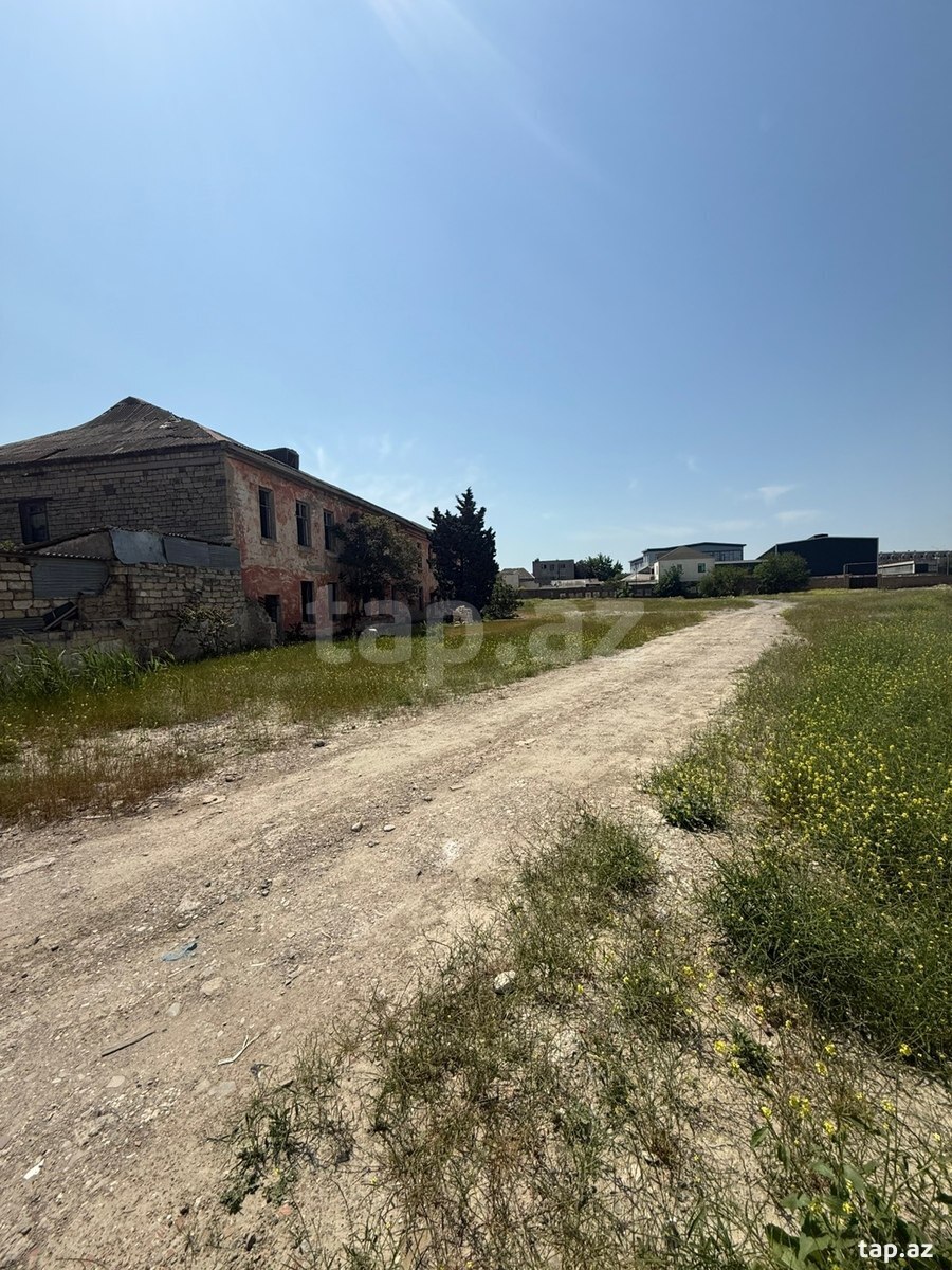 Torpaq satılır, Bakı