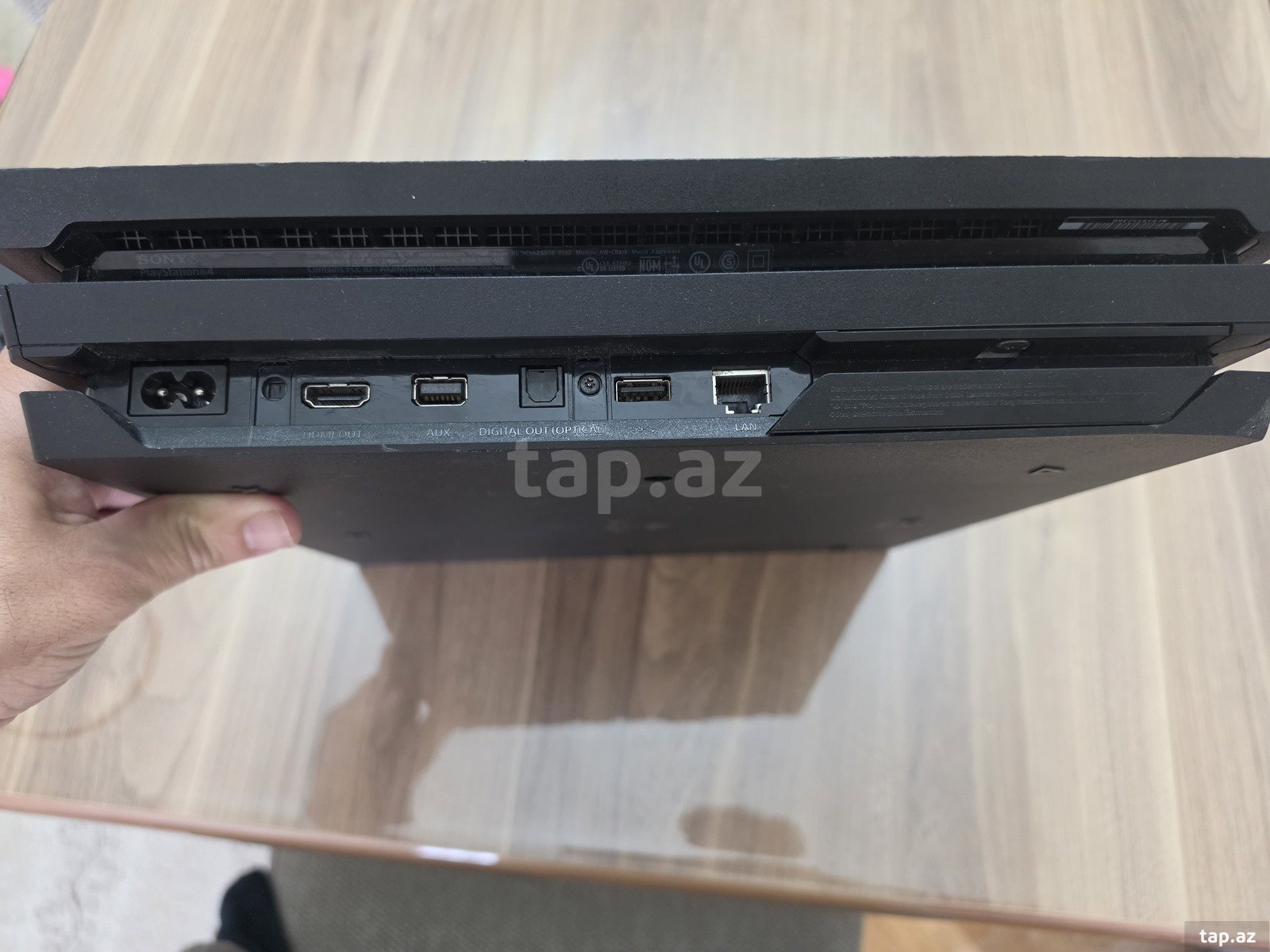 PlayStation 4 Pro 1TB (3)