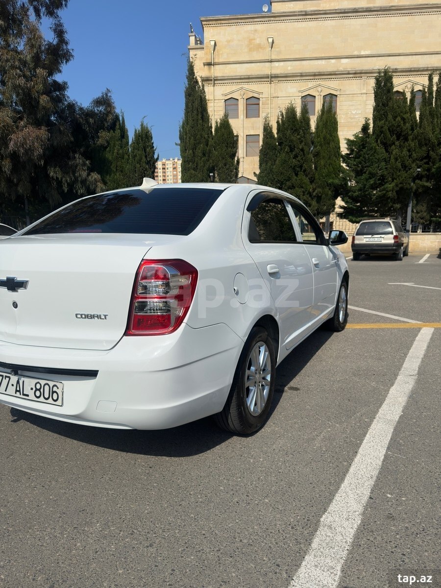 Chevrolet Cobalt, 2022 il (5)