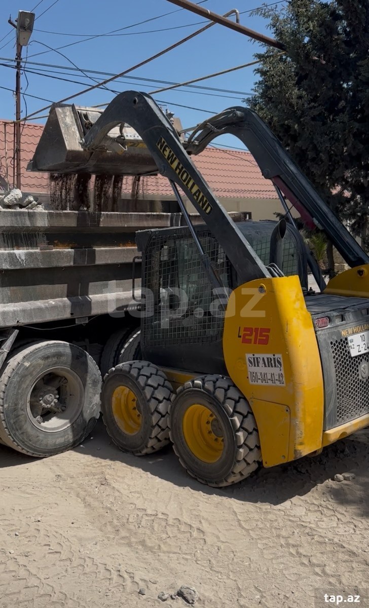 New Holland L215 (2)