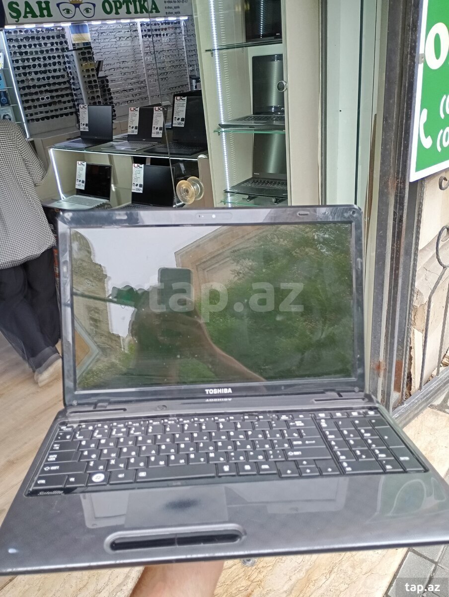Toshiba Satellite L7 (4)