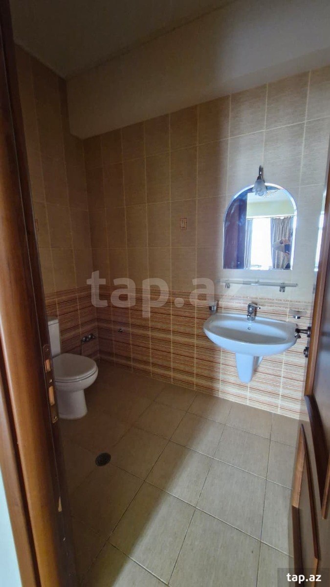 2-otaqlı yeni tikili, İnşaatçılar pr., 170 m²
