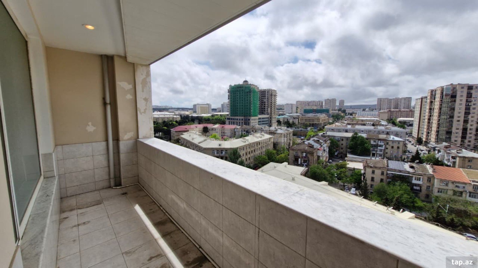 2-otaqlı yeni tikili, İnşaatçılar pr., 170 m²