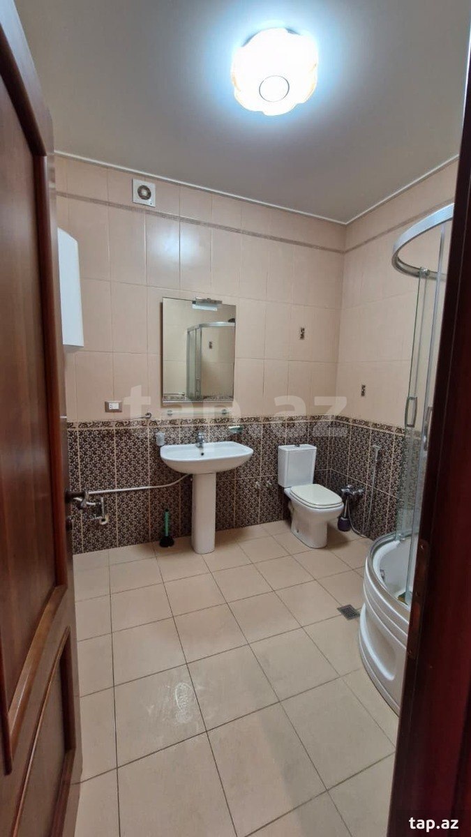 2-otaqlı yeni tikili, İnşaatçılar pr., 170 m²