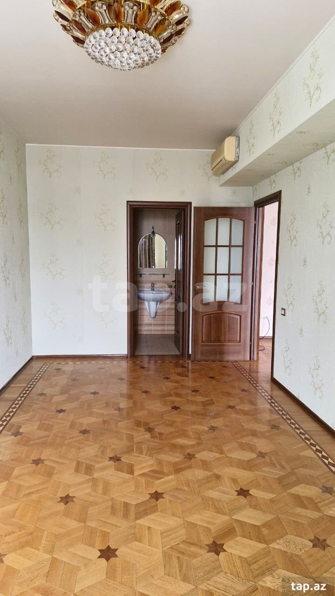 2-otaqlı yeni tikili, İnşaatçılar pr., 170 m²