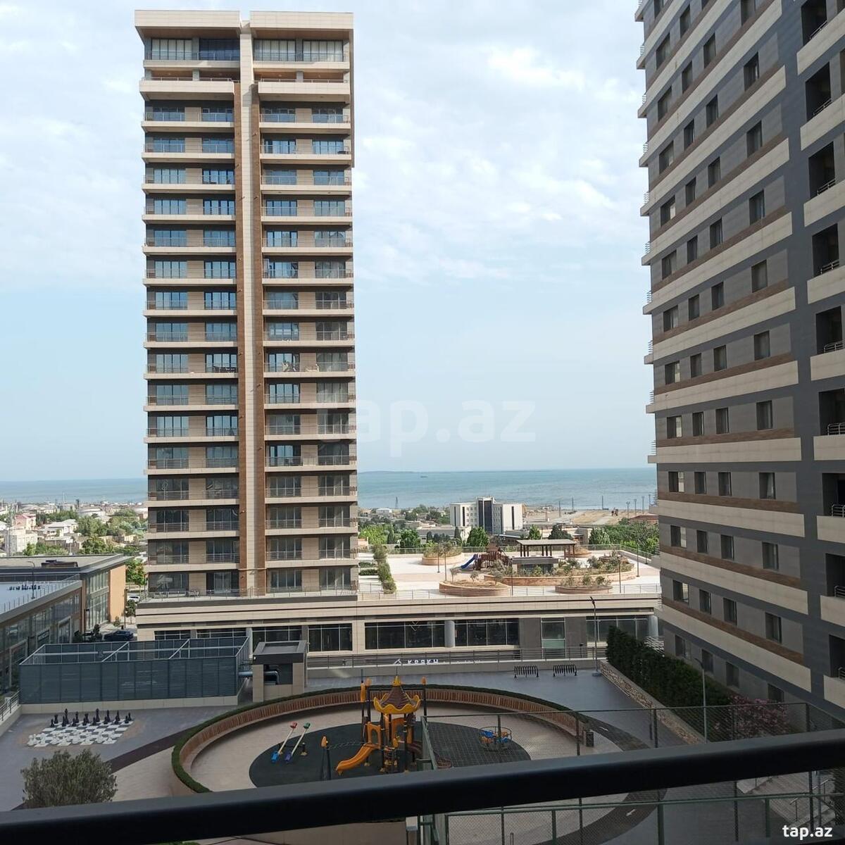 4-otaqlı yeni tikili, Ağ Şəhər., 194 m²