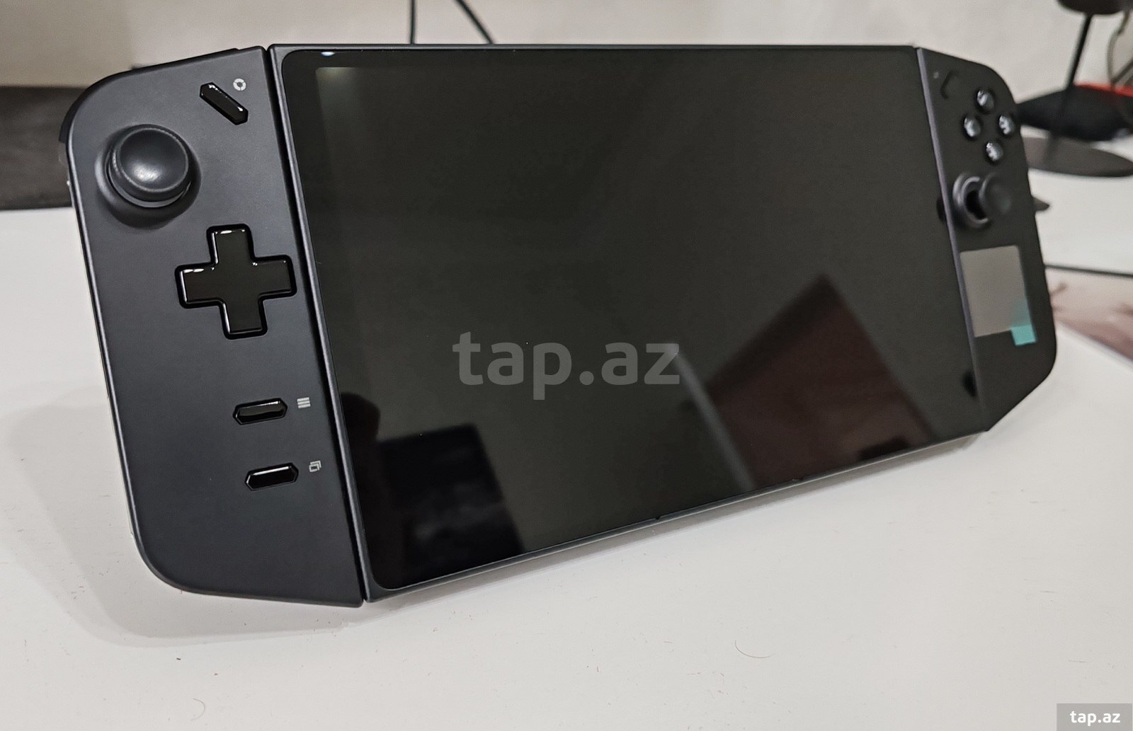 Lenovo Legion Go Z1 Extreme Handheld Console