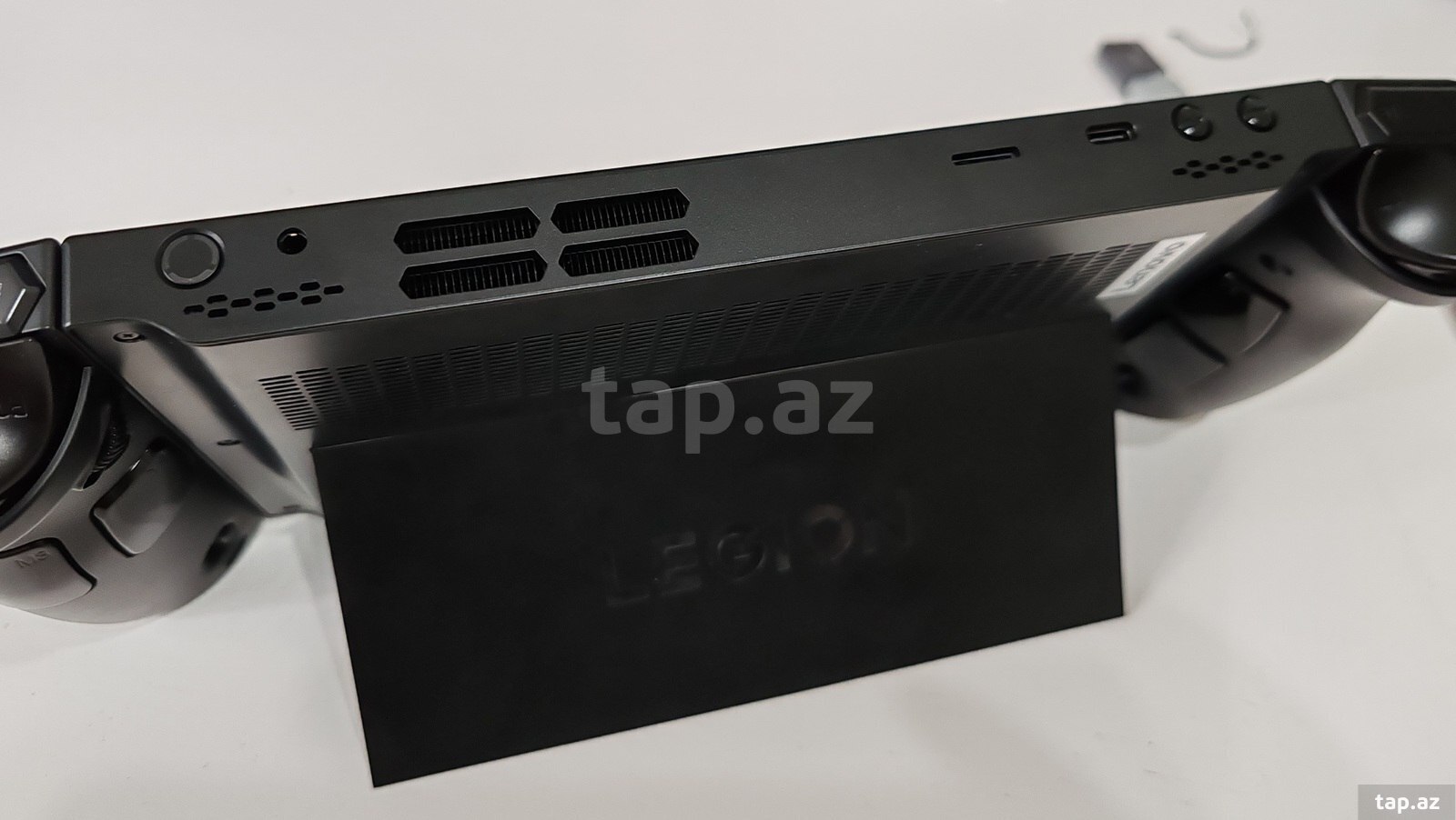Lenovo Legion Go Z1 Extreme Handheld Console (7)