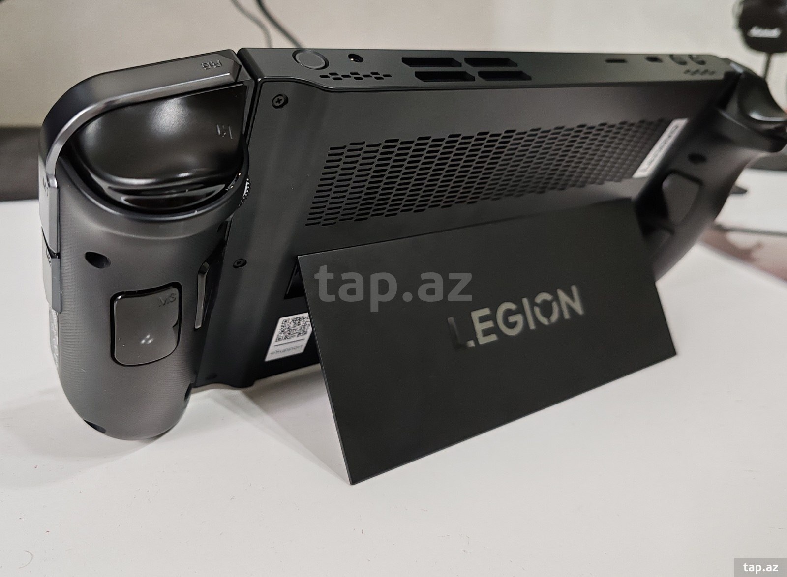 Lenovo Legion Go Z1 Extreme Handheld Console (5)