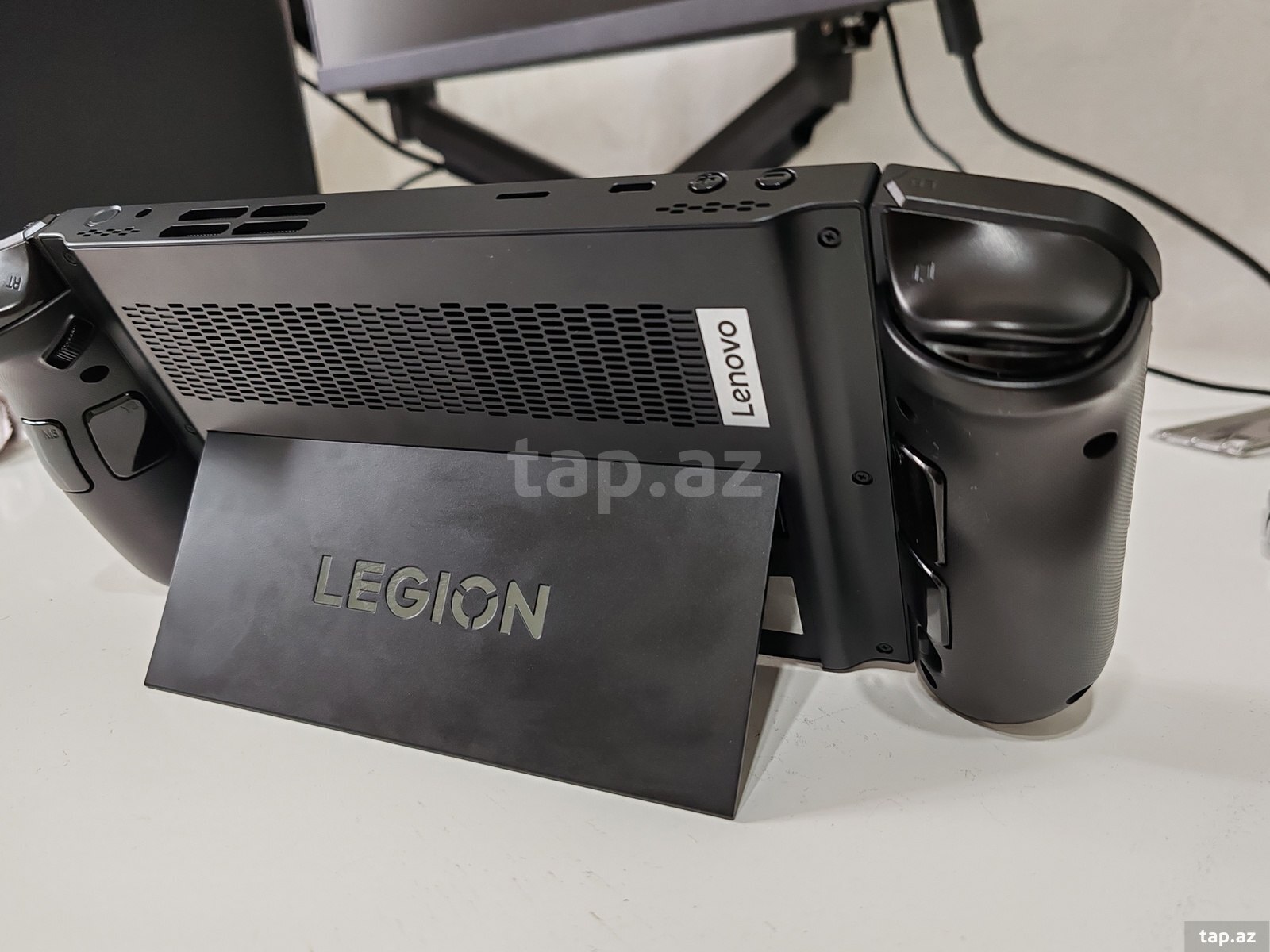 Lenovo Legion Go Z1 Extreme Handheld Console (6)