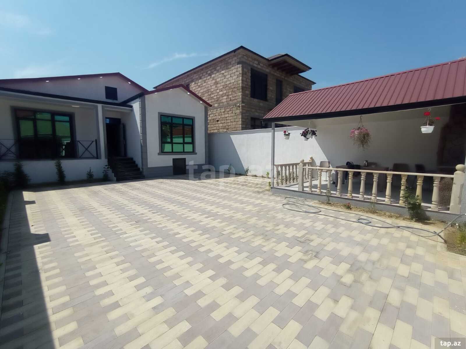 Həyət evi, Savalan qəs. (3)