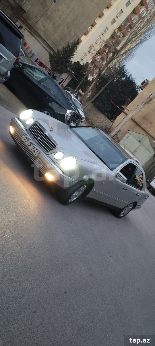 Mercedes E 230, 1996 il (12)